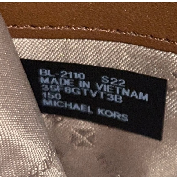 Michael Kors Jet Set Travel Wristlet Wallet MK Logo Zip Around Santiago Leather - Picture 5 of 6